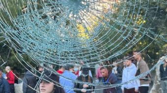 Protestat ndalin autobusët në Tiranë, dëmet llogariten&hellip;