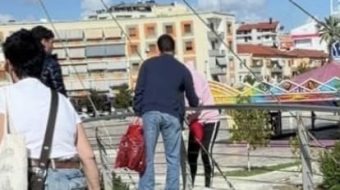Gruaja tenton të hidhet në lumin Gjanica,&hellip;