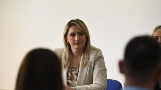 “Nuk keni rezultate, ikni në shtëpi”! Drejtoresha&hellip;
