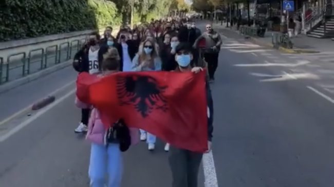 Studentët e Mjekësisë nisin të parët protestën,&hellip;