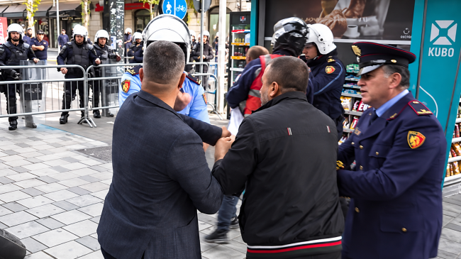 Policia kap zvarrë kryebashkiakun e Memaliajt