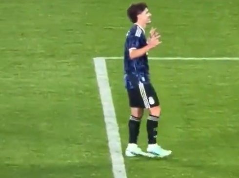 Julián Álvarez feston si Messi pas golit,&hellip;