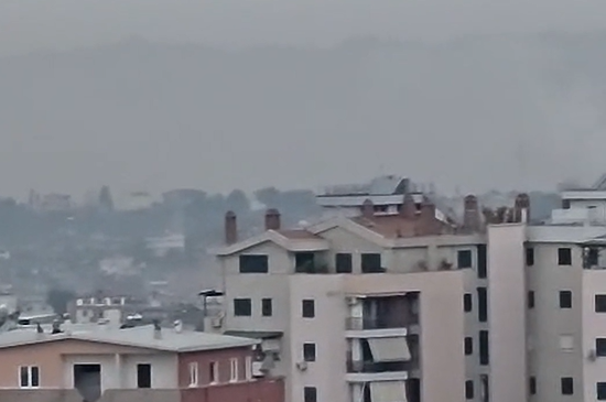 Qielli gri mbi Tiranë/ Smogu mbulon pallatet&hellip;