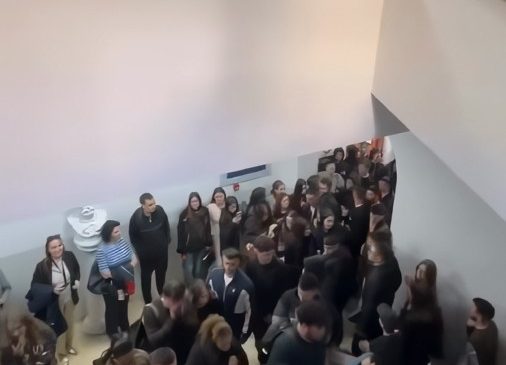 “Rama jepe dorëheqjen”, studentët e Filologjisë braktisin&hellip;
