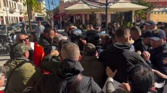 Protestuesit tentojnë të hyjnë në Muzeun Hebraik,&hellip;