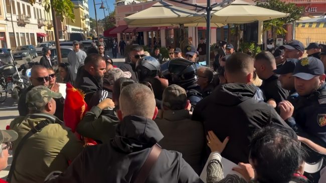 Protestuesit tentojnë të hyjnë në Muzeun Hebraik,&hellip;