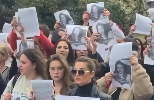 “Edhe sa Arlinda?”, të rinjtë protestojnë para&hellip;