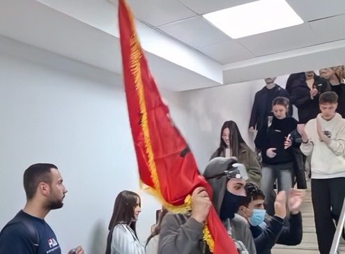 Pas Ekonomikut, studentët futen në Fakultetin e&hellip;