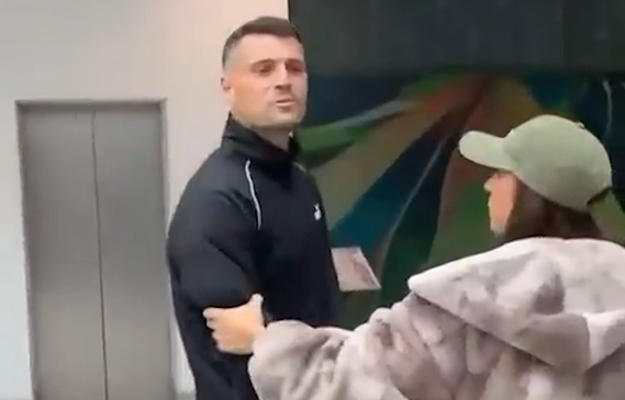 Po bënte pazar me të shoqen, tifozët&hellip;