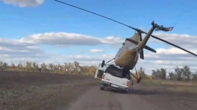 Tentuan të transportojnë helikopterin me kamionçinë, por&hellip;