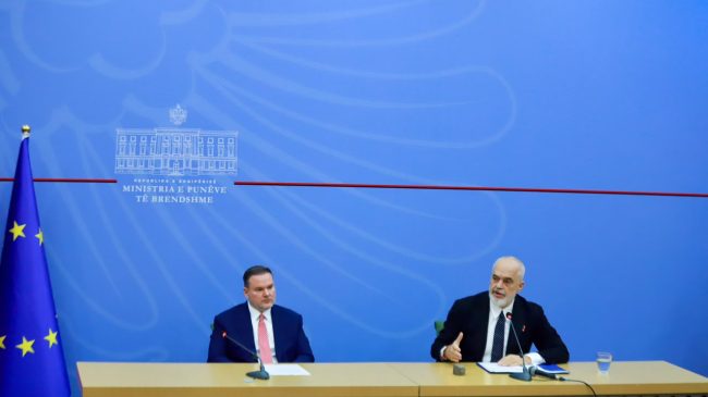 Rama kërcënon prindërit e protestuesve, studentët dhe&hellip;