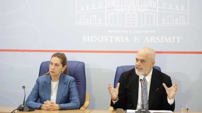 Rama kërcënon sërish studentët dhe prindërit e&hellip;