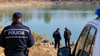 Kishte humbur bashkëshortin dhe dy djemtë, e&hellip;
