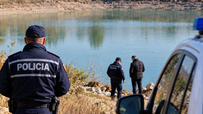 Kishte humbur bashkëshortin dhe dy djemtë, e&hellip;