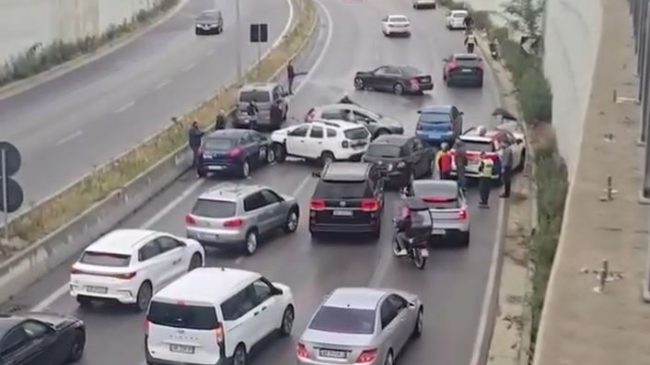 Aksident me 5 automjete në Unazën e&hellip;