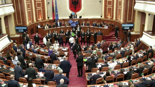 Emrat e deputetëve që votuan për shkrirjen&hellip;