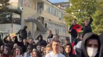 Gjimnazistët në Kamëz ngrihen sërish në protestë