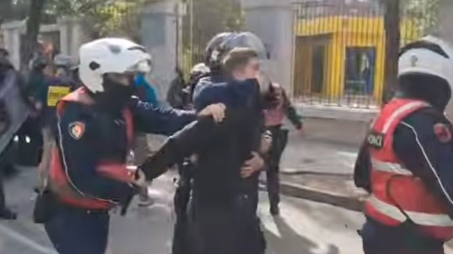 Grushte, shkopinj gome, efektivi i mbyll gojën&hellip;