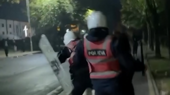Policët e Shqiponjave dhunojnë dhe shajnë dy&hellip;