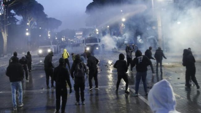 4 ditë protesta në Shqipëri, të rinjtë&hellip;