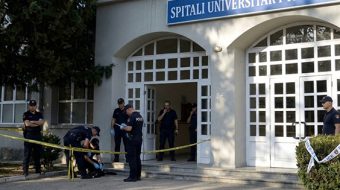 Tragjedi në Spitalin e Traumës, pacienti hidhet&hellip;
