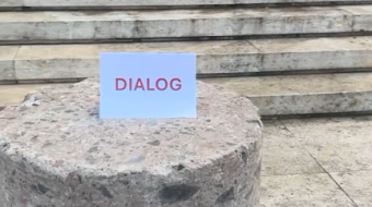 Rama provokon studentët me stola guri, thirrja&hellip;