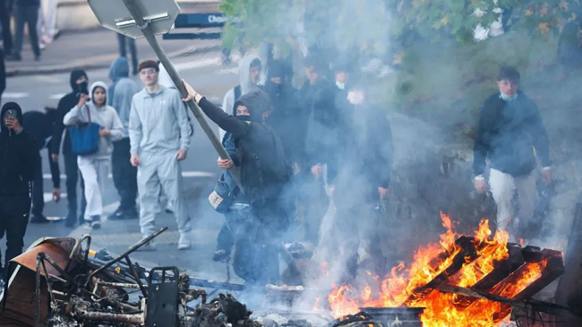 Pamje nga protesta e organizuar nga nxënësit&hellip;
