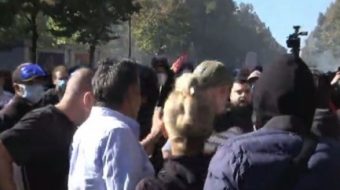 Momenti kur studentët shtyjnë me forcë Palokën&hellip;