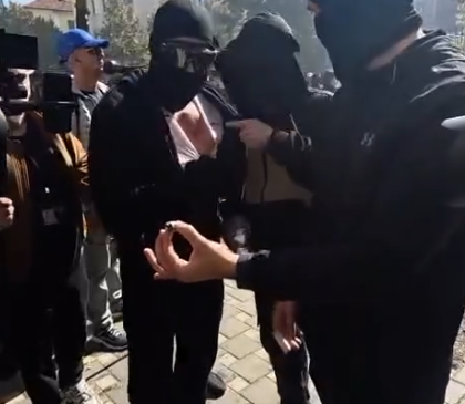 Protestuesi tregon plumbin e gomës: Policia e&hellip;