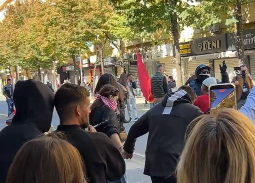 Studentët protestues i’a marrin valles në Rrugën&hellip;